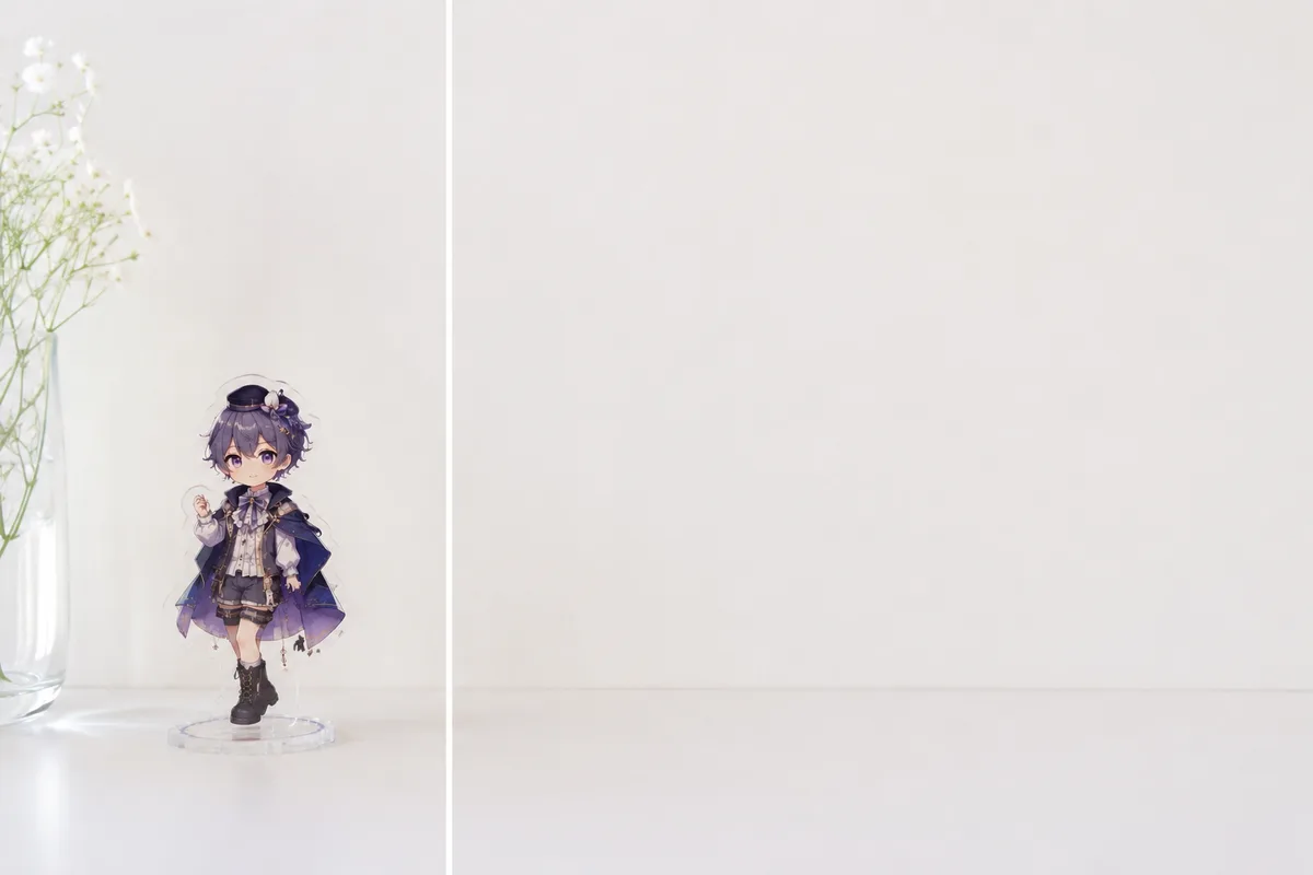 白い机を背景に、アクリルスタンドを左端に小さく置いて余白を大きくとった作例